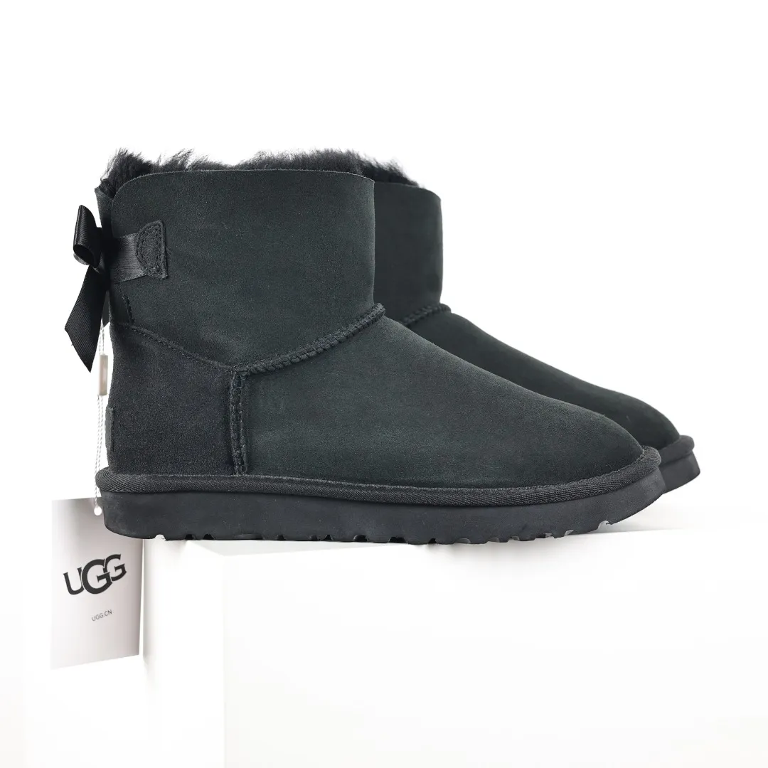 Pick up locally 💰600 Core recommended good price Independently developed original outsole and cashmere insole to keep you warm in winter and suitable for home use. In the new year, uug launched a style series, which is partially geared towards the preferences of young consumers and has also moved to the forefront of fashion trends. Shoe body material Water-repellent coated suede upper 17 mm UGGPURE™ implanted wool insole Lightweight non-slip comfortable rubber outsole With brand LOGO trademark Comes with a full set of packaging Size: 35 36 37 38 39 40